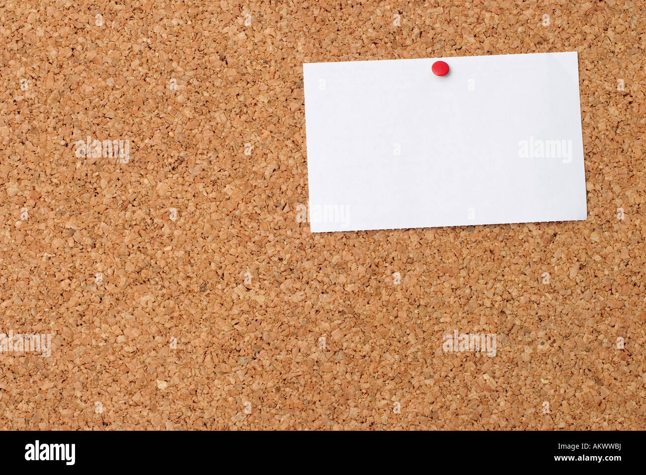 Pinnwand mit Thumtacks drauf Stockfoto
