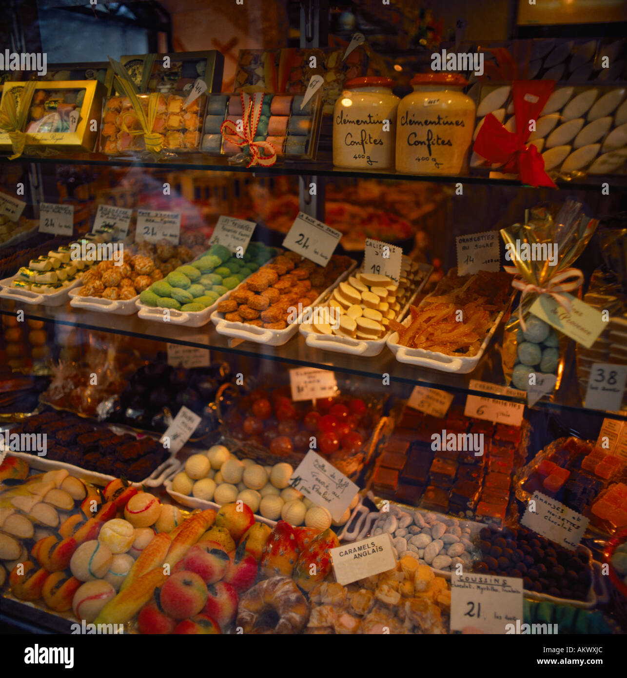 Marzipan bananen -Fotos und -Bildmaterial in hoher Auflösung – Alamy