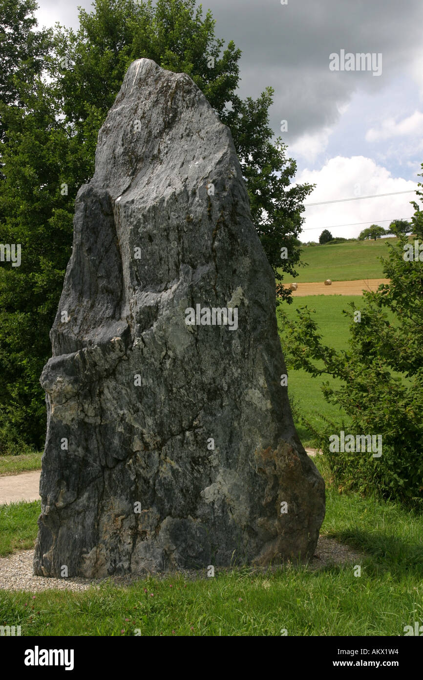 Der Menhir von Essertes-Auboranges soll die wichtigsten Megalith Schweiz und definieren die Grenze des Fribour Stockfoto