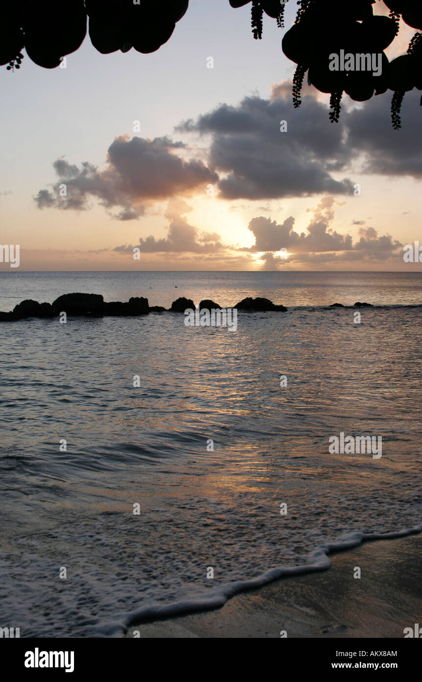 Sonnenuntergang in der Nähe von Port St. Charles auf der Karibikinsel Barbados Stockfoto