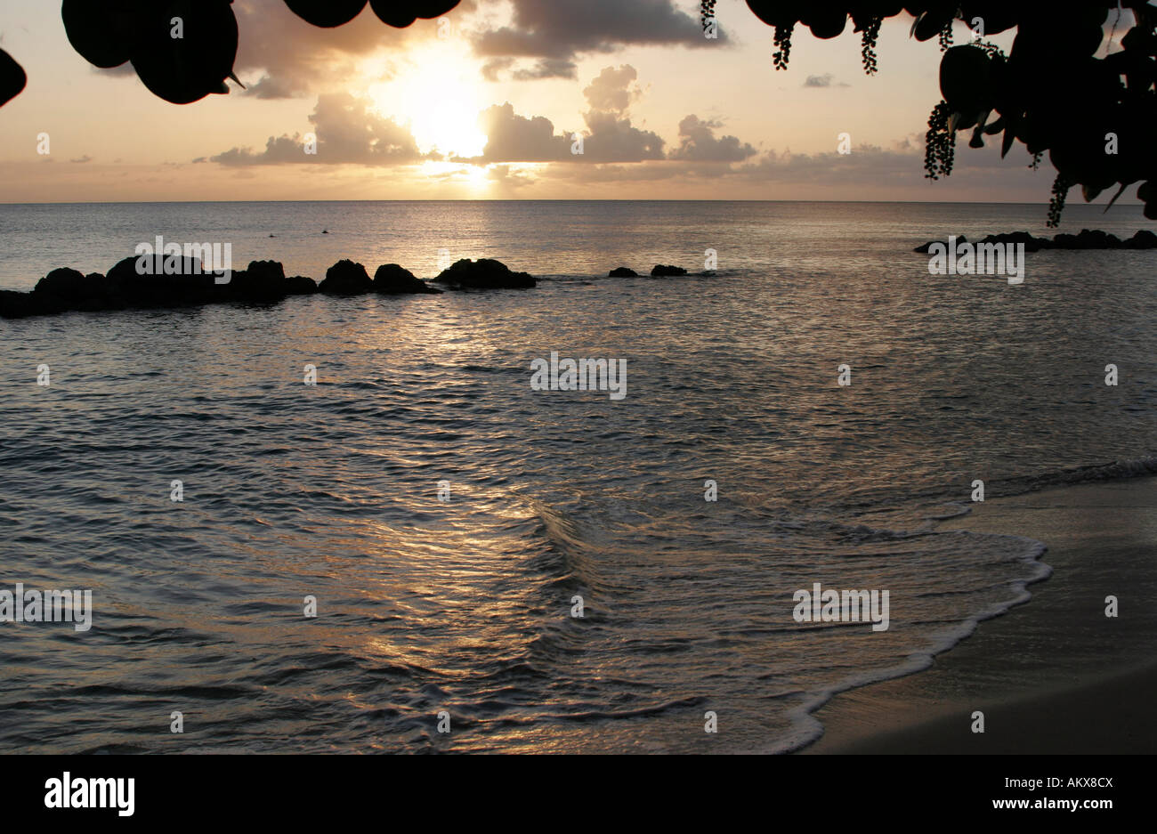 Sonnenuntergang in der Nähe von Port St. Charles auf der Karibikinsel Barbados Stockfoto