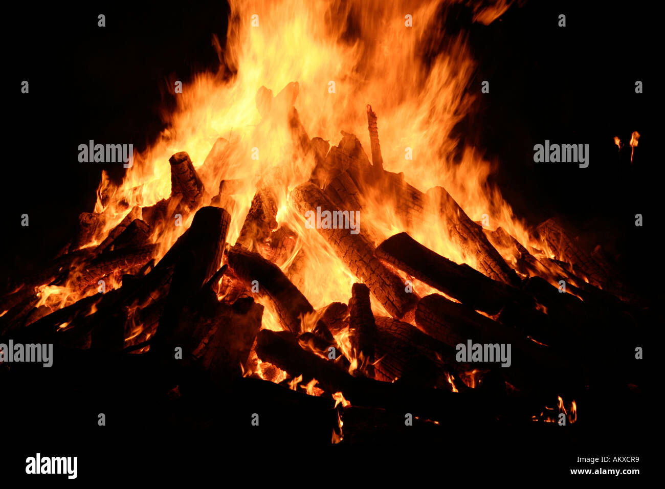 brennenden Lagerfeuer Stockfoto