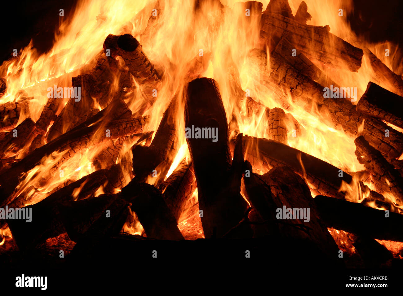 brennenden Lagerfeuer Stockfoto