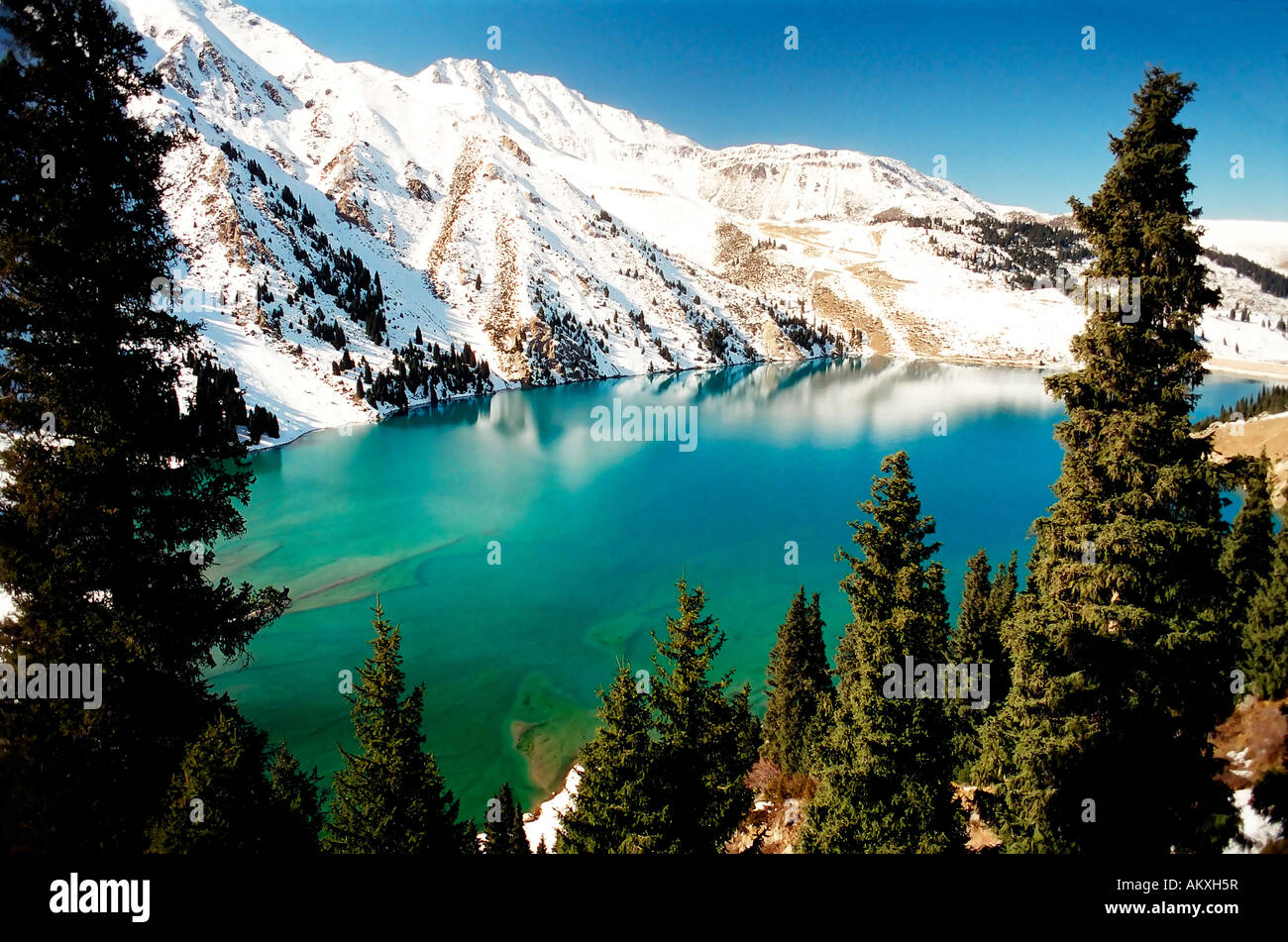 Die Big Almaty-See befindet sich in Bergen Zailijskiy Ala Tau auf Höhe von 2510 m über dem Meeresspiegel, im Gebiet von Ili Alatay Stockfoto
