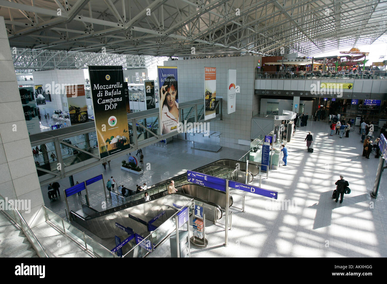 Frankfurt Flughafen Terminal 2 Halle D Parken www.alamy.de