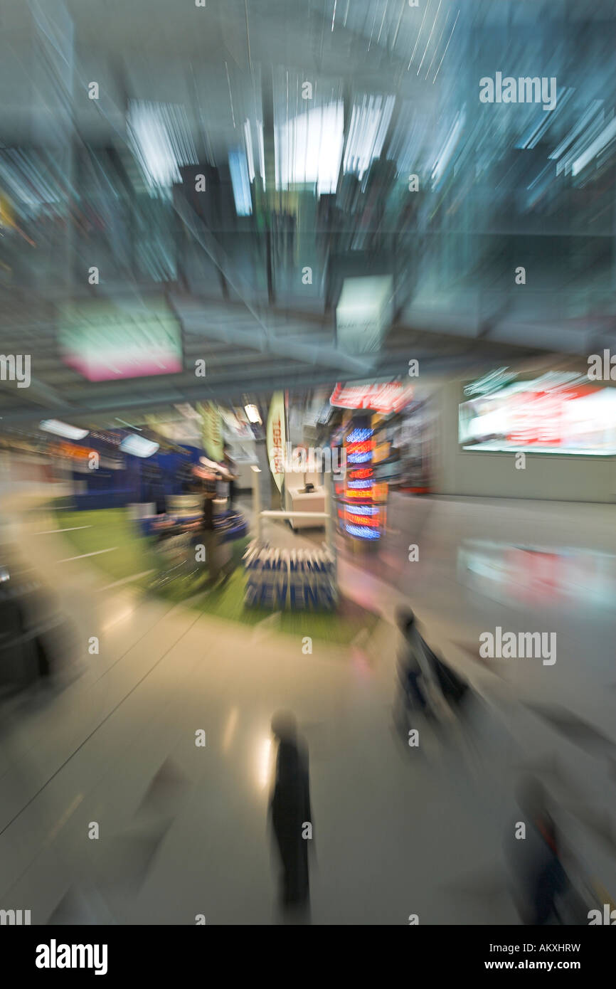 Duty free Shop am Flughafen von Hong Kong, China Stockfotografie Alamy