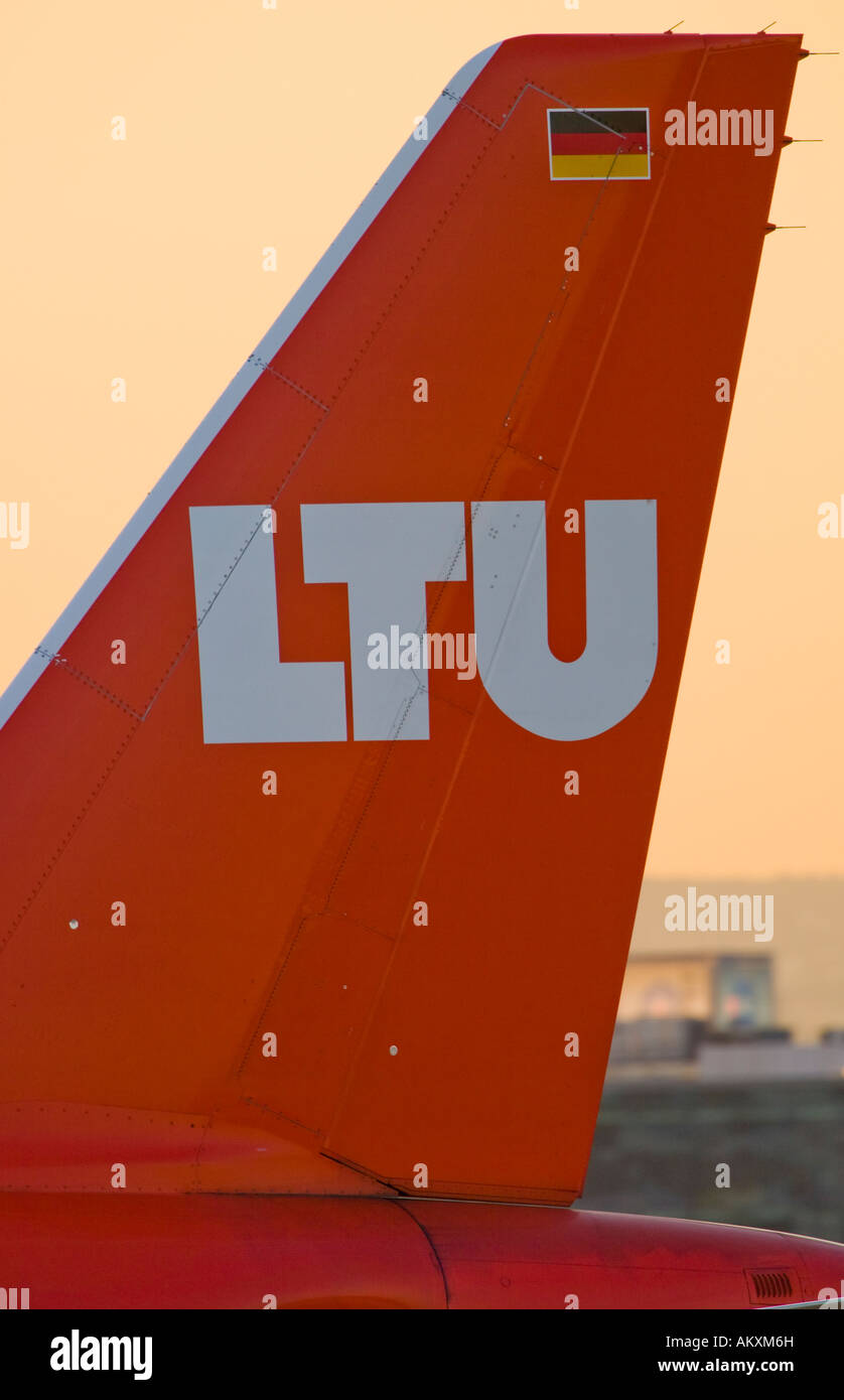 Die hintere Flosse eines Passagiers LTU-Flugzeug. Stockfoto