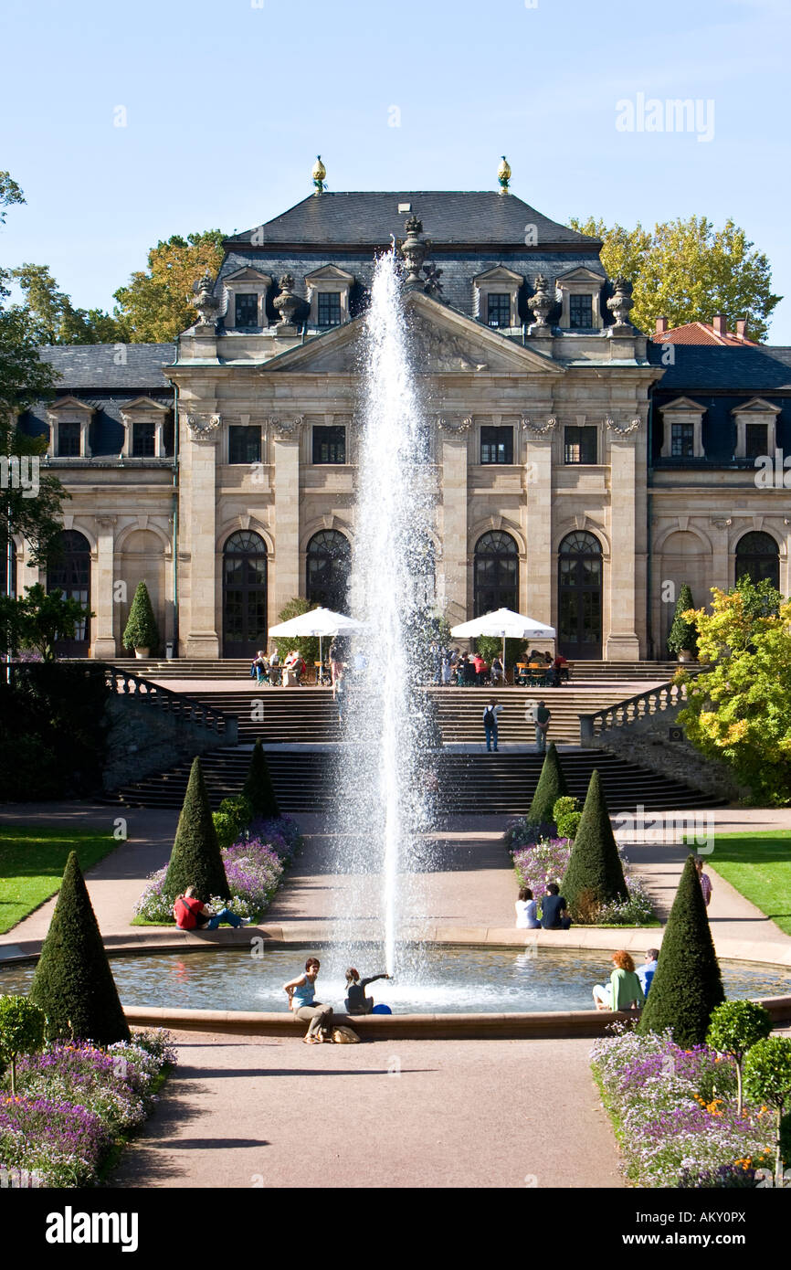 Orangerie mit Brunnen im Schlossgarten der Stadt Schloss Fulda, Fulda