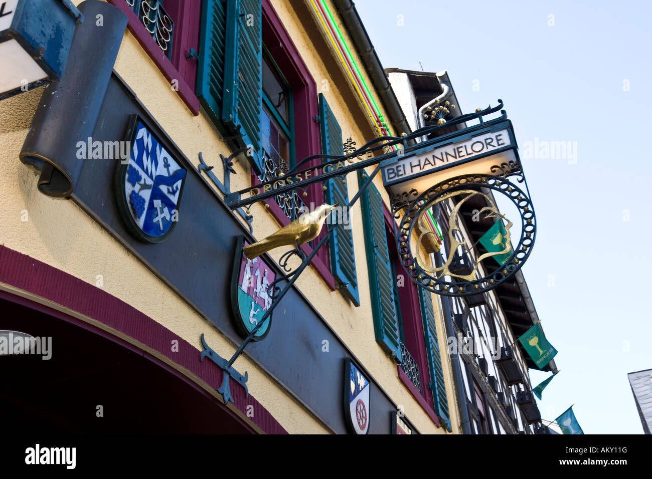 Restaurant-Zeichen in der Drossel Lane, Rüdesheim am Rhein, Hessen, Deutschland Stockfoto