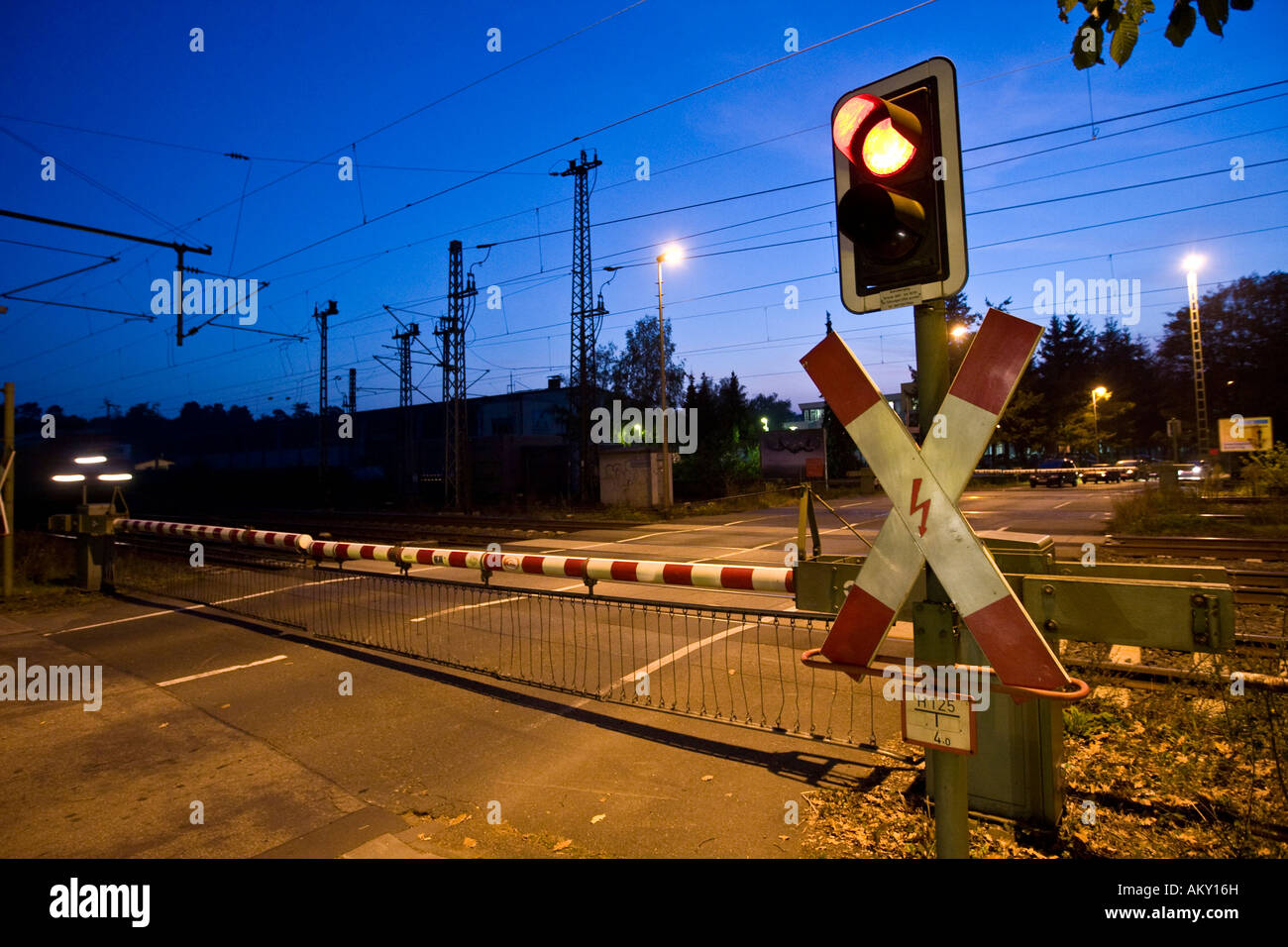 Andreaskreuz mit geschlossenem Tor, Hessen, Deutschland Stockfoto