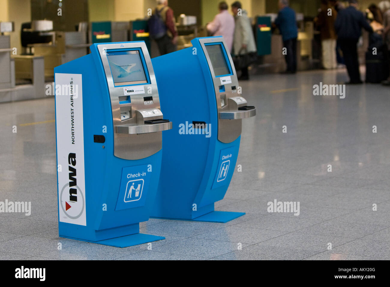 Self Check-in Automaten, Flughafen Düsseldorf, Nordrhein-Westfalen, Deutschland Stockfoto