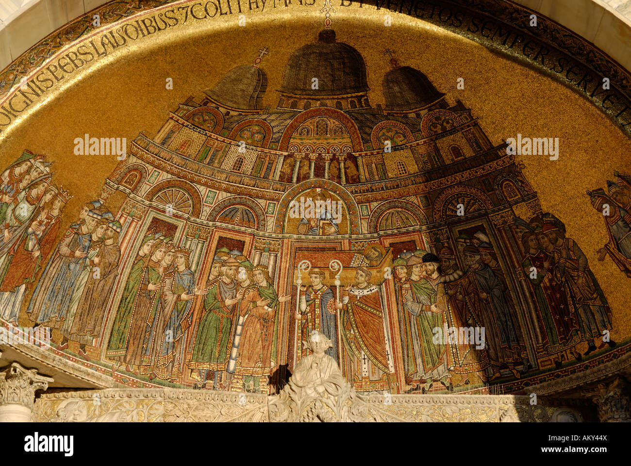 Details zu den San Marco Basilika San Mark Mosaik an der Westfassade Venedig Venezia Italien Stockfoto