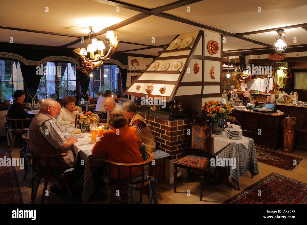 Restaurant Hotel Rhoenhaeuschen in der Nähe von Bischofsheim, Rhön, Franken, Bayern, Deutschland Stockfoto