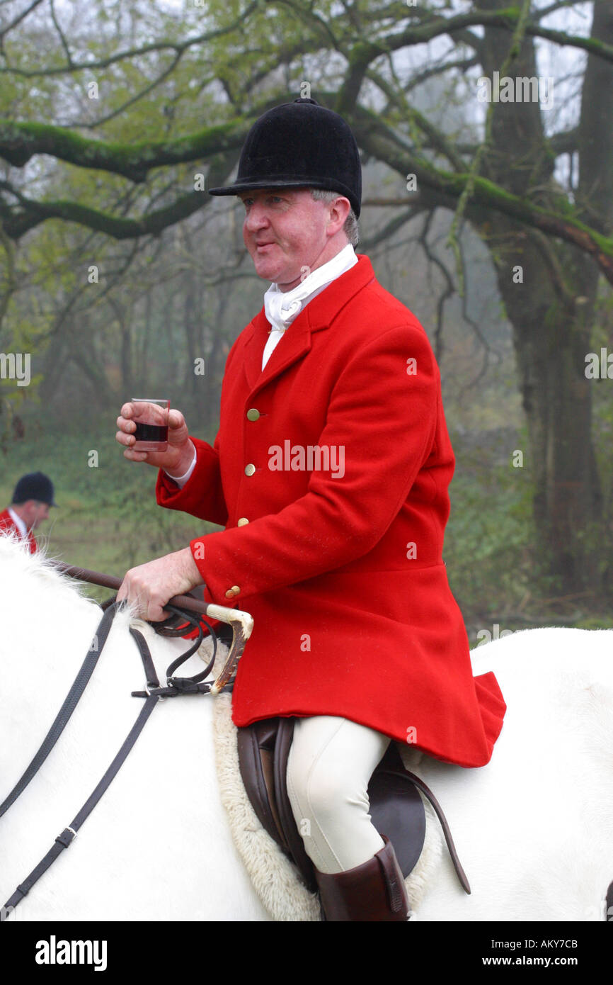 Fuchsjagd Meister trinken Pre Meeting Sherry am Priddy auf der Mendip Hills Somerset Stockfoto