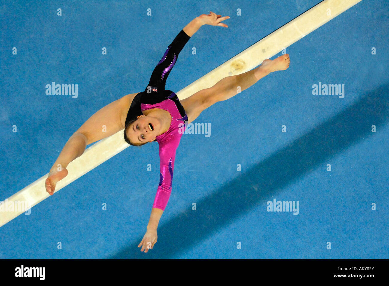 Künstlerische Gymnastik balance Beam Vogelperspektive Stockfoto