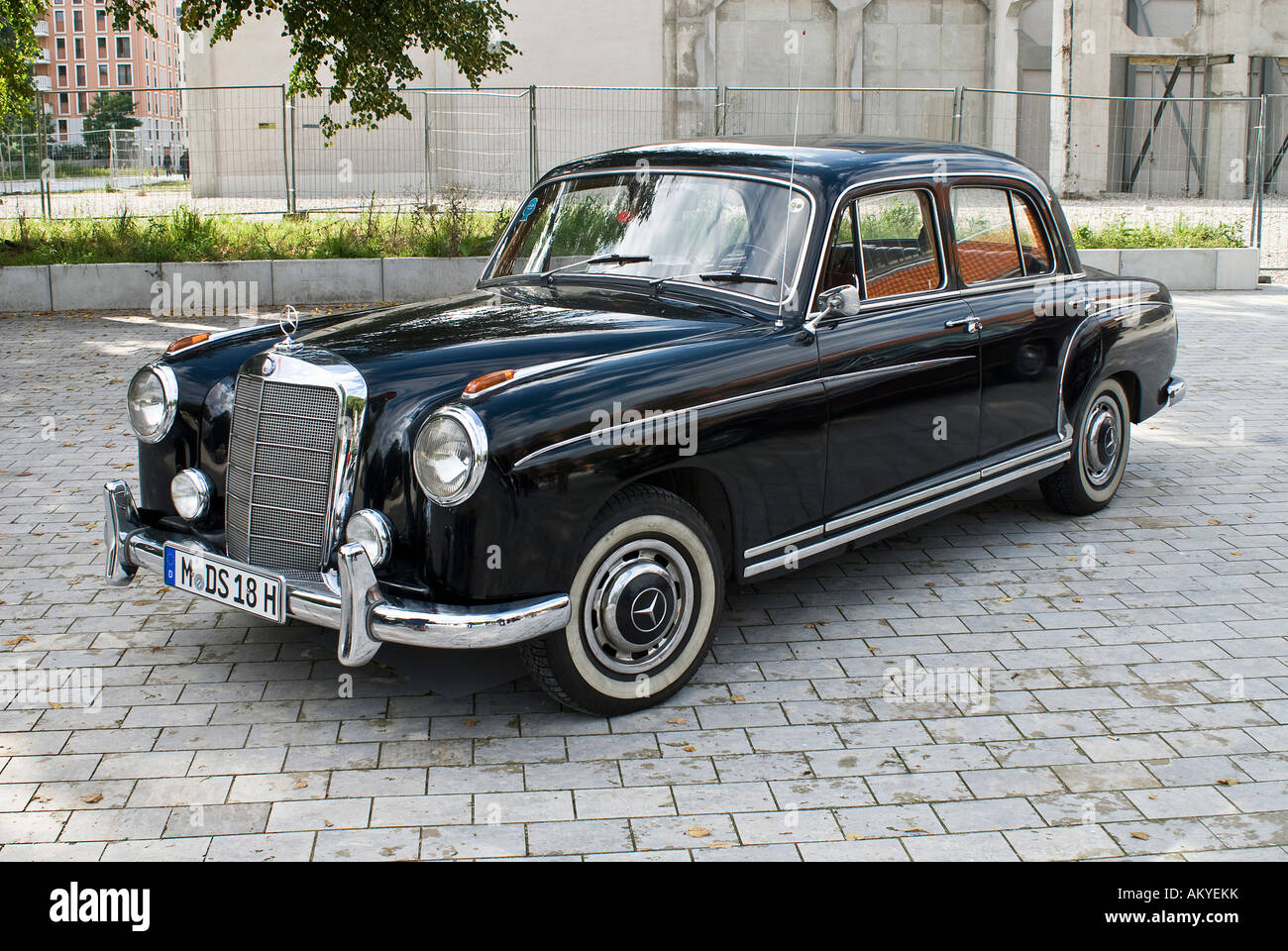 Mercedes benz 220 -Fotos und -Bildmaterial in hoher Auflösung – Alamy