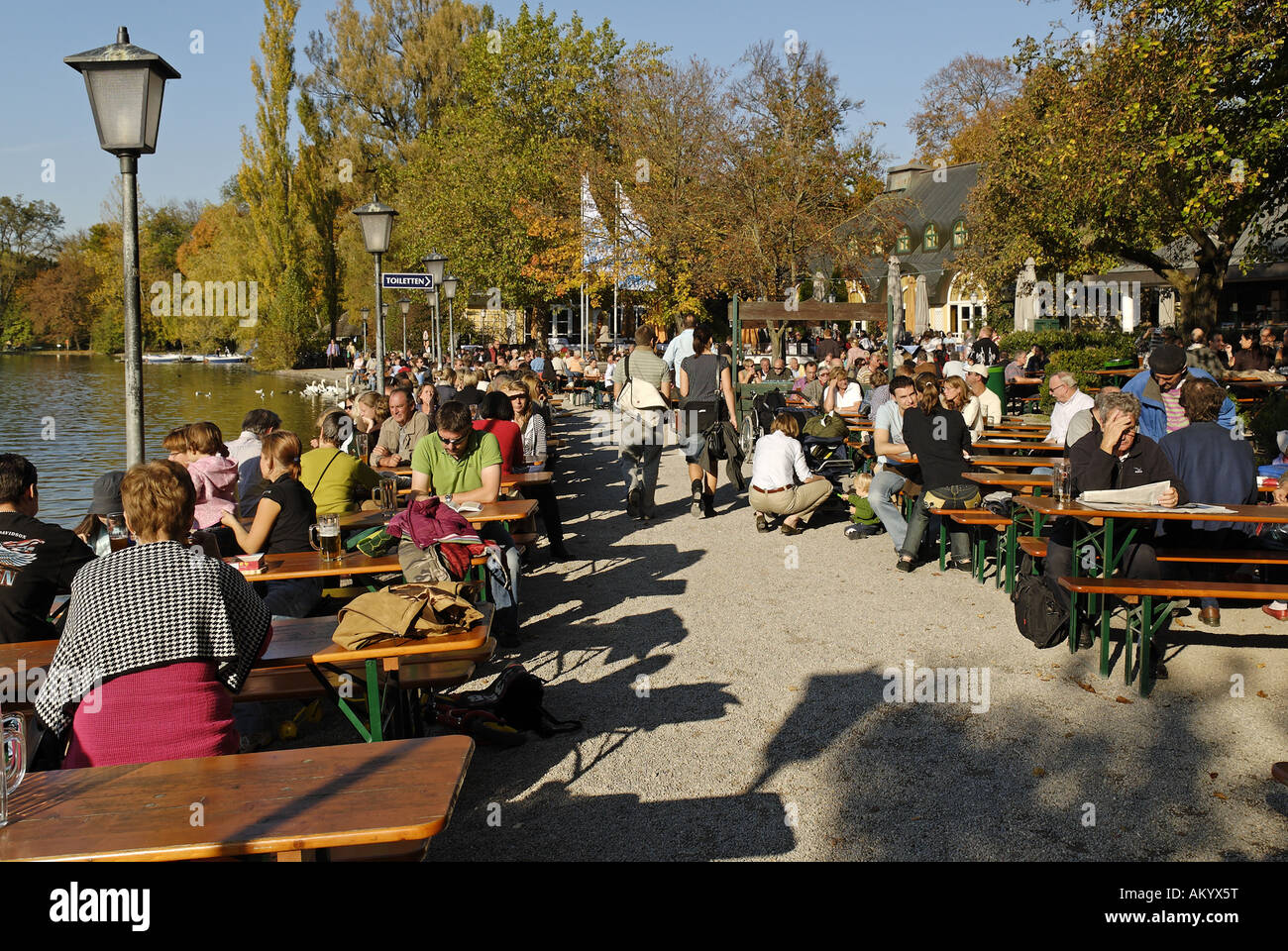 Biergarten, Biergarten am Kleinhesseloher See, Englischer Garten