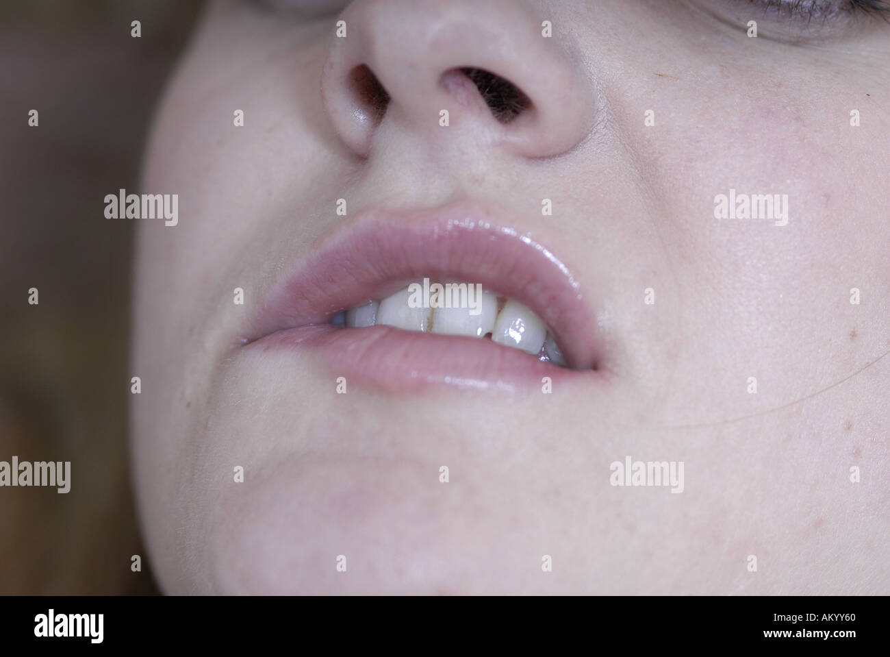 Hohn Zähne im Mund Lippen Mädchen weibliche Frau kaukasischen Stockfoto