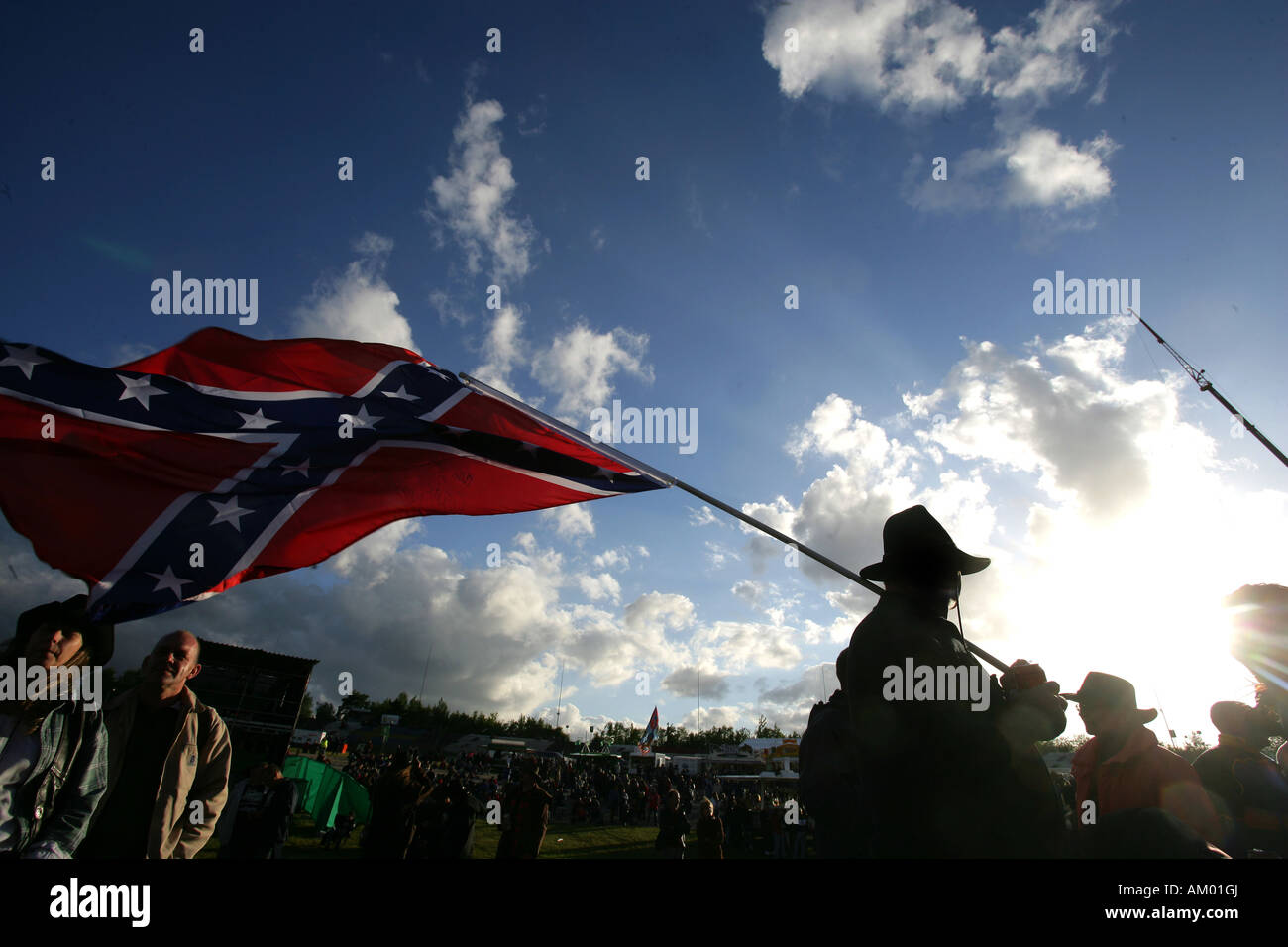Südländer mit der Flagge der Konföderierten Staaten Stockfoto