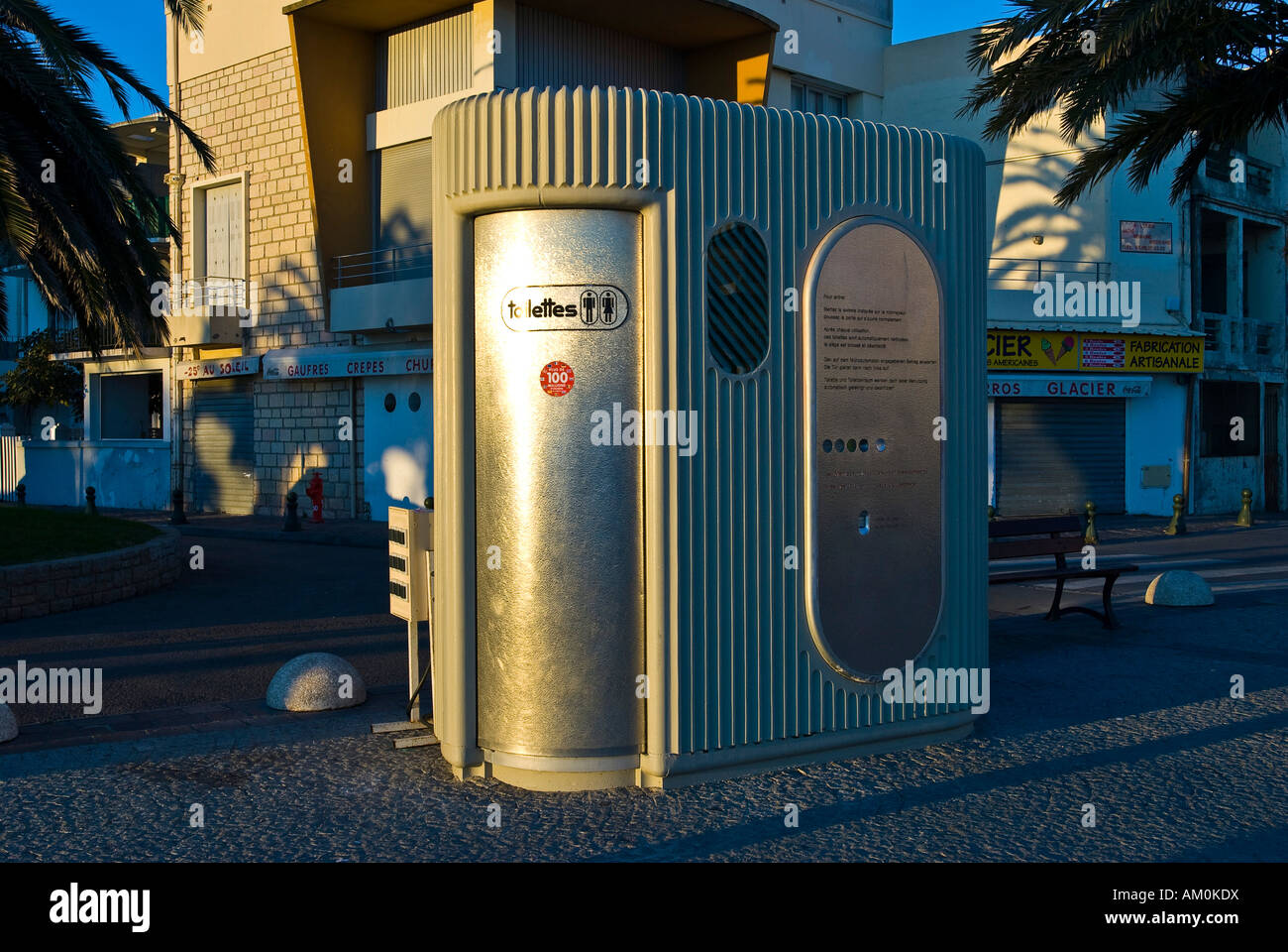 Öffentliche Toilette, Grau du Roi, Aigues Mortes, Languedoc-Rousillion, Frankreich Stockfoto