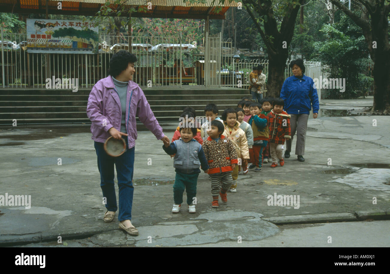 CHINA Guangzhou Kinder Stockfoto