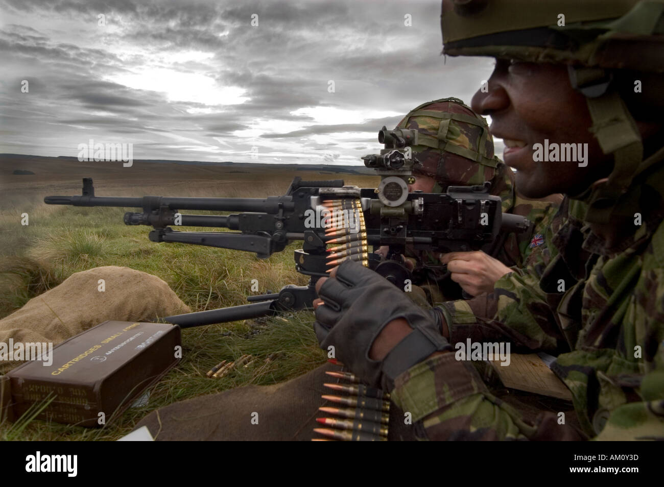 Territoriale Armeesoldaten der Royal Rifle Volunteers üben auf dem Truppenübungsplatz Otterburn in den Cheviot Hills Stockfoto