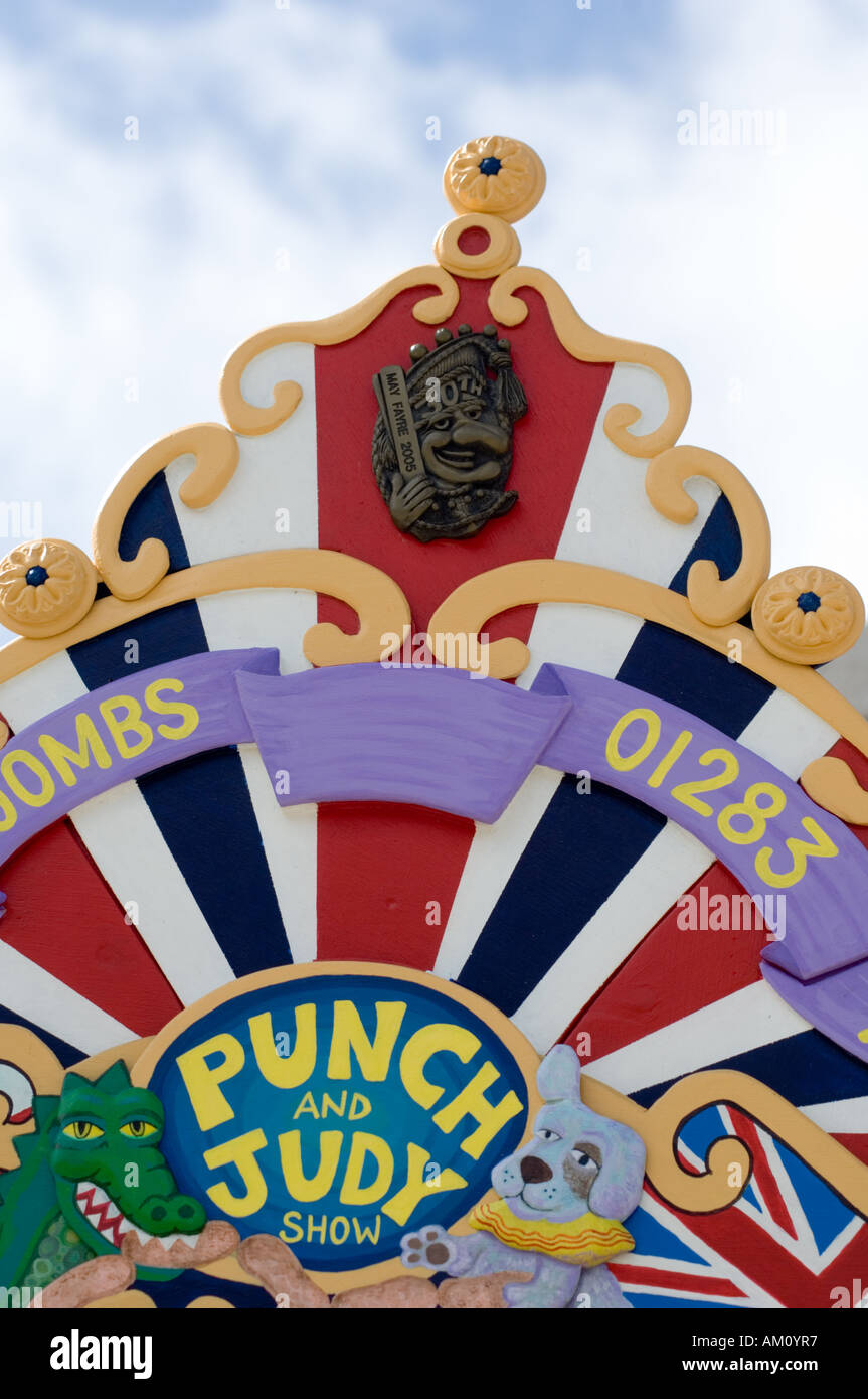 Außenaufnahme des traditionellen Punch and Judy Stand UK Stockfoto