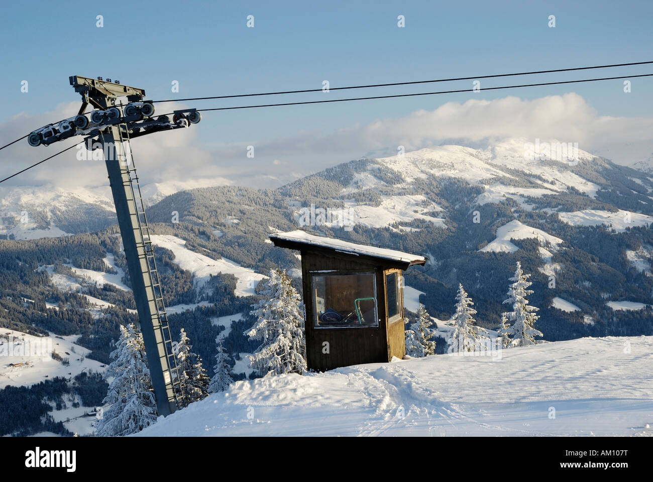 Ab Saison Landschaft, Skilift im Skigebiet Wildschönau, Österreich Stockfoto
