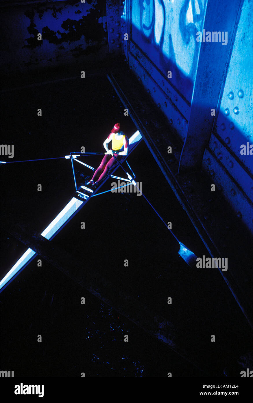 Mann Rudern am Charles River Boston MA Stockfoto