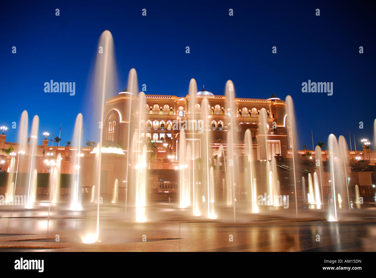 Emirates Palace Hotel von Nacht, Abu Dhabi, Vereinigte Arabische Emirate, Abu Dhabi Stockfoto