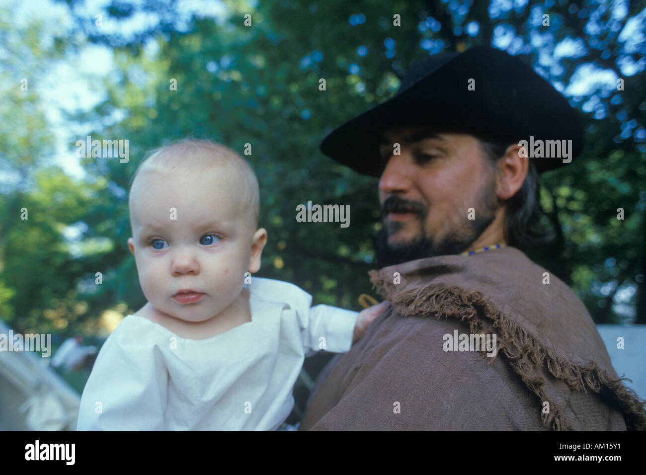 Lager-Anhänger mit Baby während historische Reenactment der Continental Army Unabhängigkeitskrieges Daniel Boon Homestead Stockfoto
