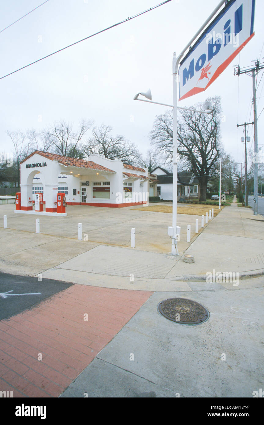 Historische Mobil Oil-Tankstelle in Little Rock Arkansas Central High School Szene der Bürgerrechte Proteste in 1950 s Stockfoto