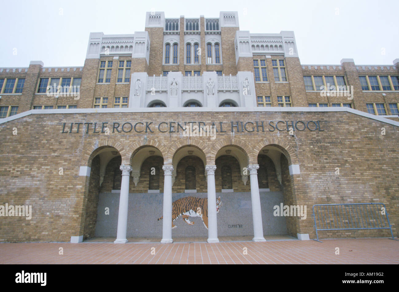 Little Rock historischen Central High School vor dem Eingang Seite der 1950 s Bürgerrechte protestiert in Little Rock Arkansas Stockfoto