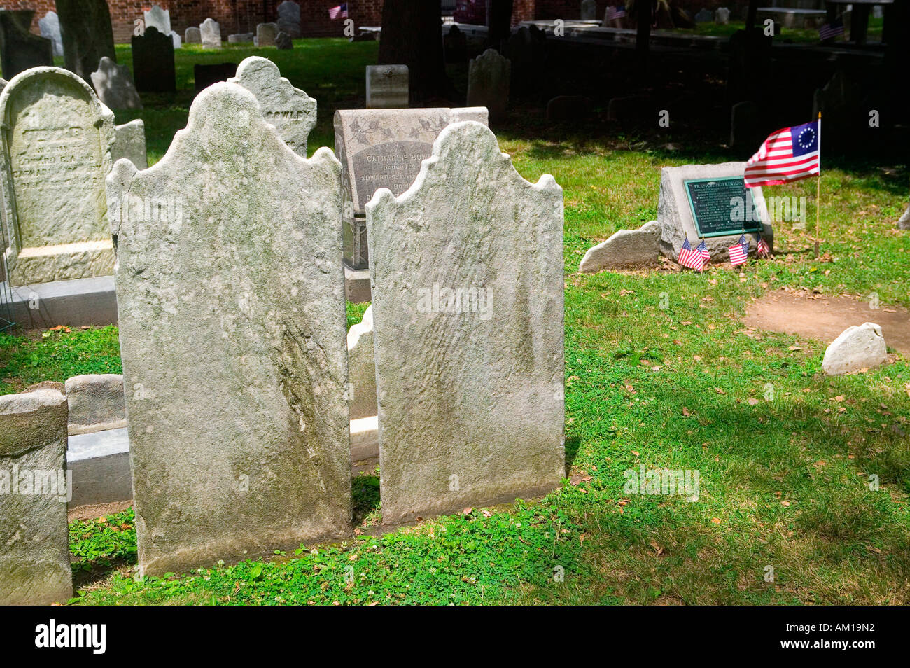 Grabstein mit Flagge für Francis Hopkinson in Christus Kirche Beerdigung Boden Philadelphia Pennsylvania Unterzeichner der Erklärung Stockfoto