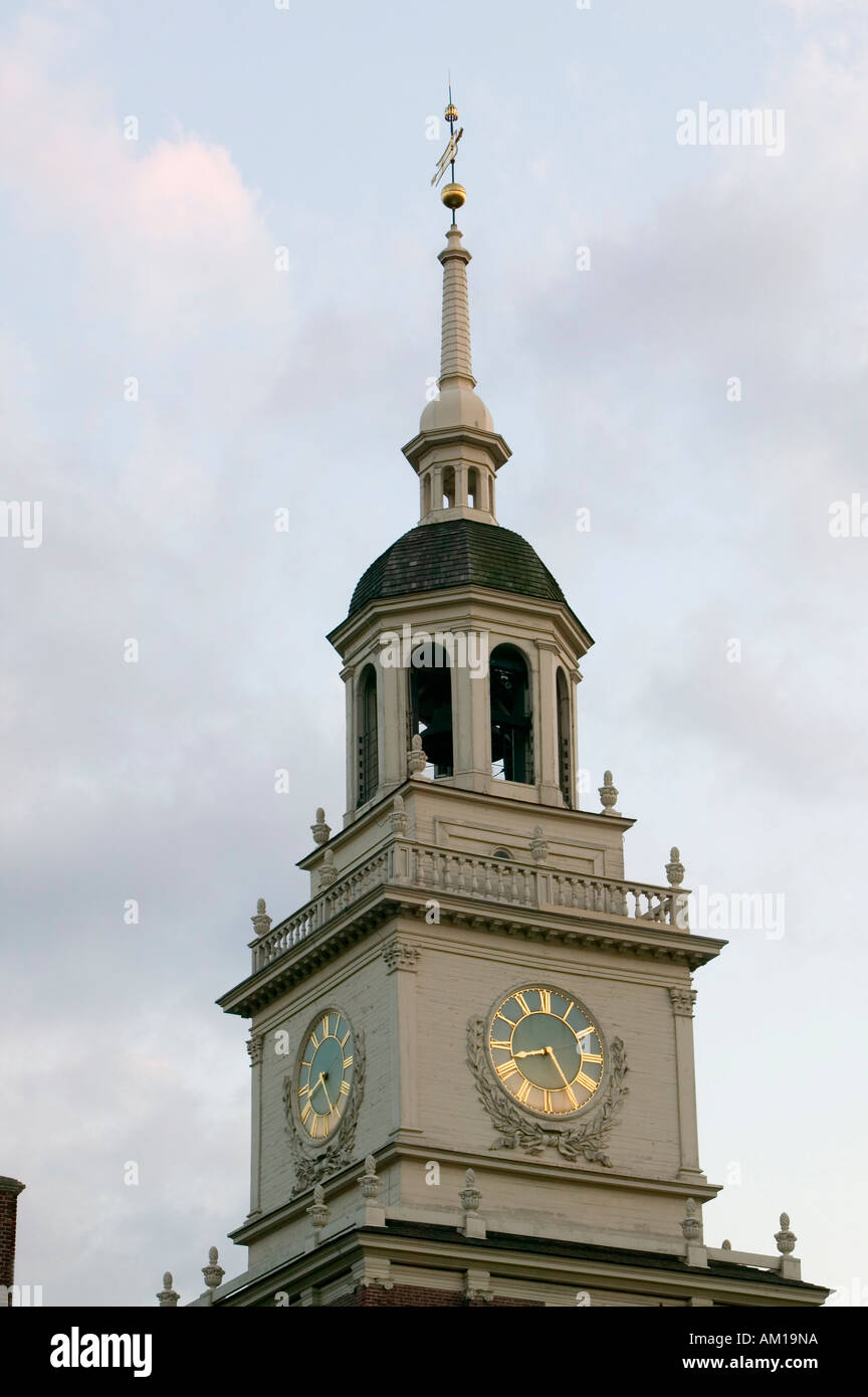 Glockenturm der Independence Hall in historischen Philadelphia Pennsylvania wo die Unabhängigkeitserklärung unterzeichnet wurde Stockfoto