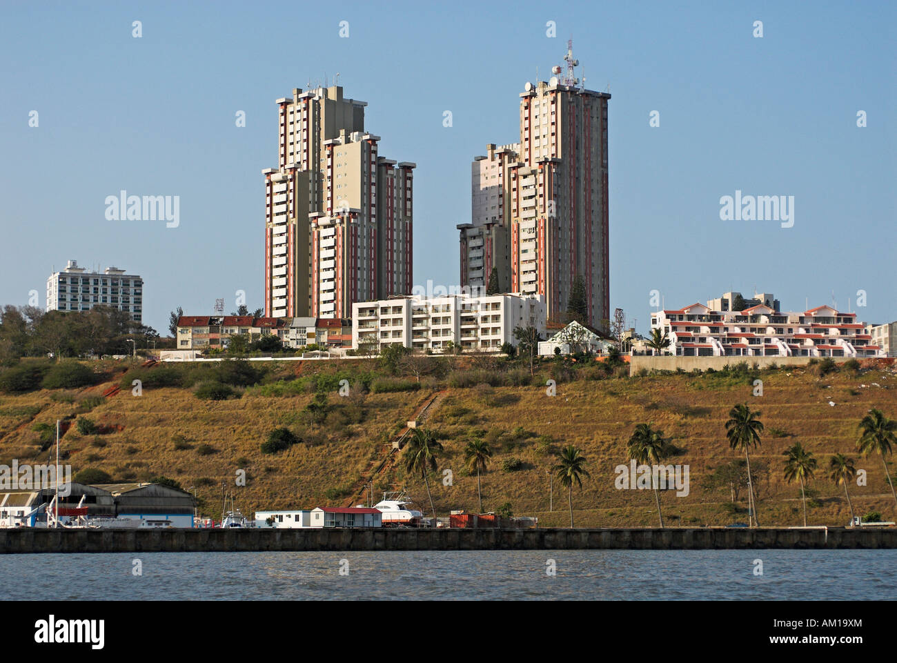 Hafen und roten Türme, Maputo, Mosambik, Afrika Stockfoto