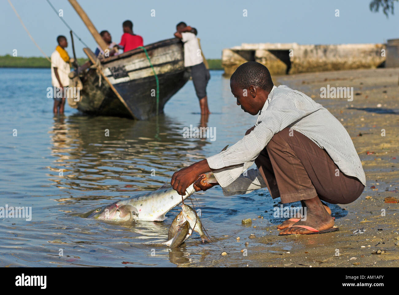 Fischer bei der Arbeit auf Ibo Island, Quirimbas Inseln, Mosambik, Afrika Stockfoto