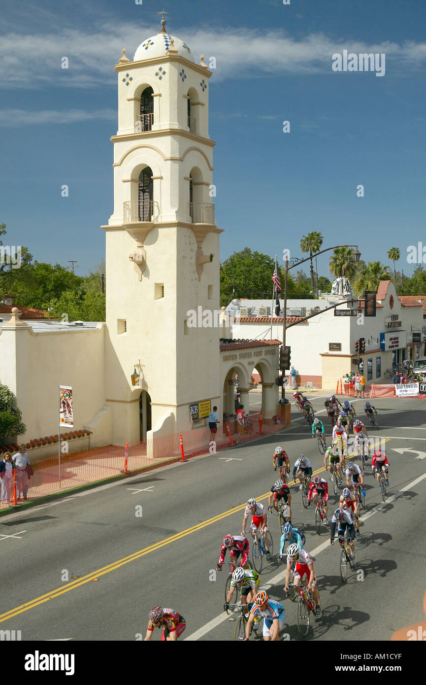 Amateur Männer Radfahrer im Wettbewerb mit dem Garrett Lemire Memorial Grand Prix National Racing Circuit NRC am 10. April 2005 in Ojai Stockfoto