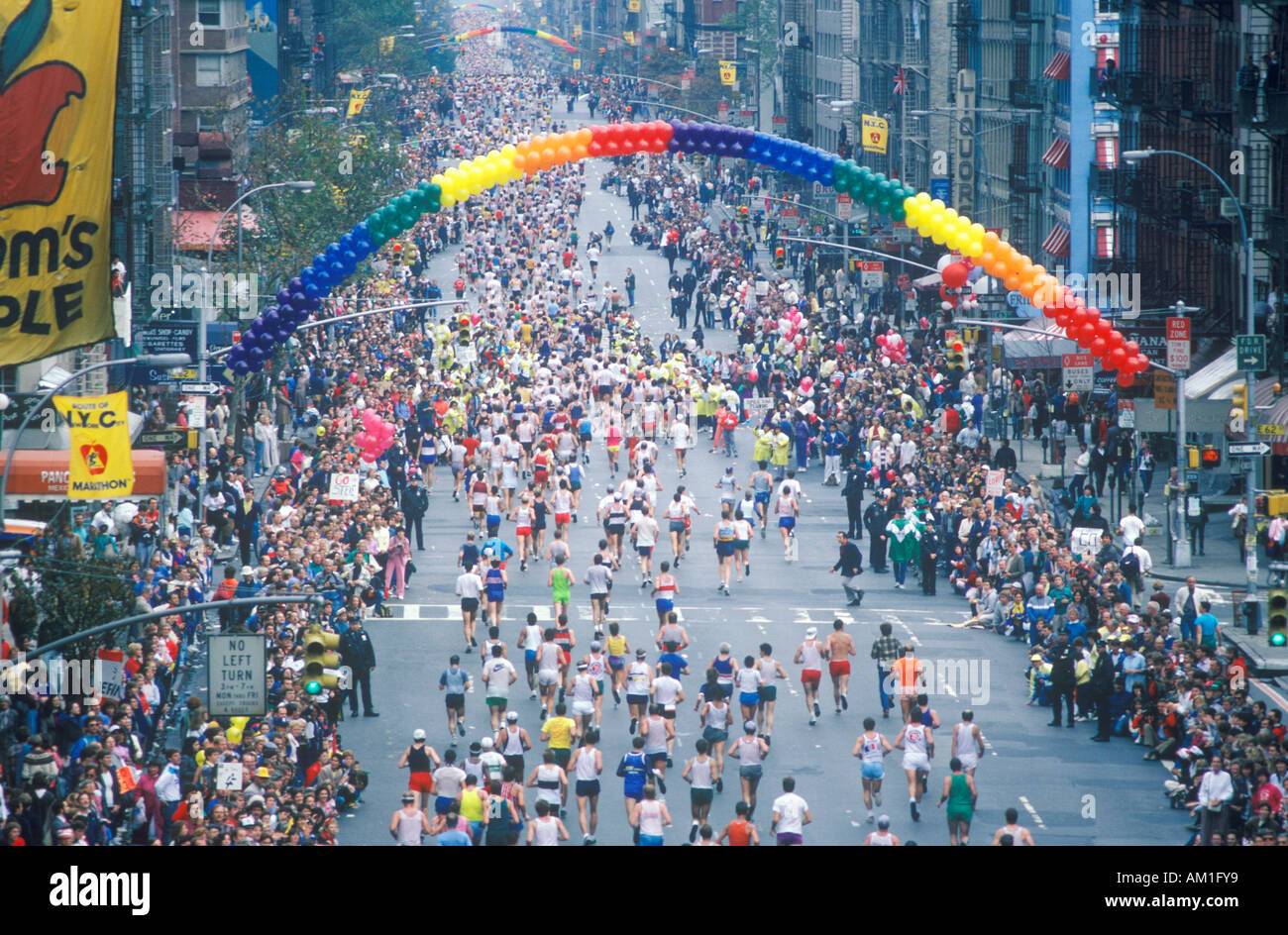 Masse der 1st Avenue 59th Street Brücke New York-New York-City-Marathon Läufer Stockfoto