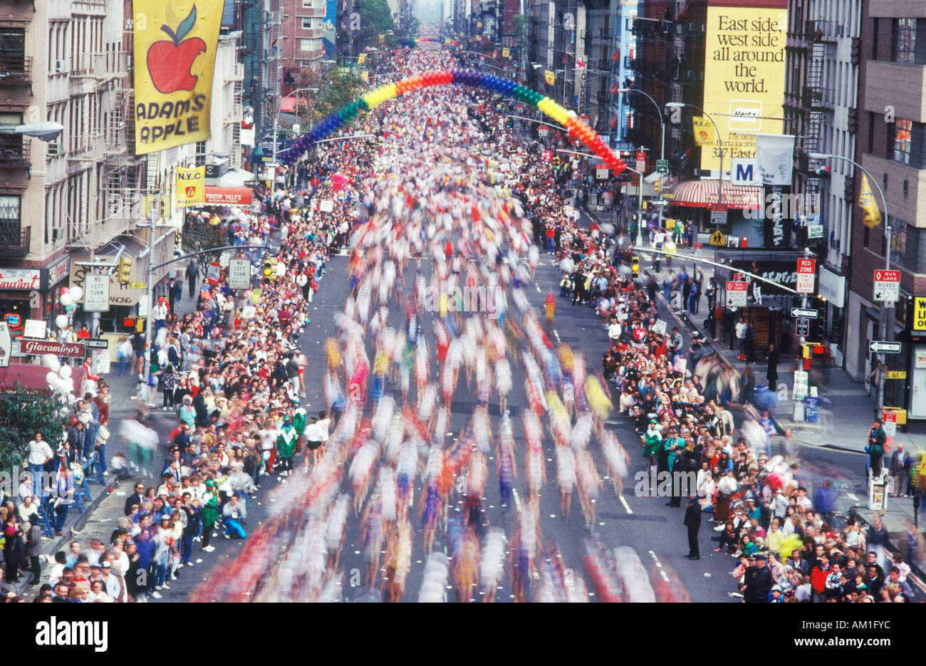 Masse der 1st Avenue 59th Street Brücke New York-New York-City-Marathon Läufer Stockfoto