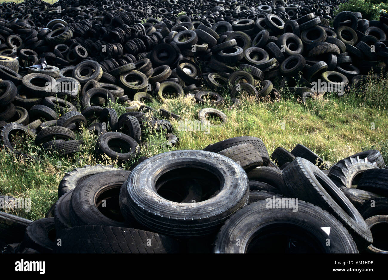 Detail eines Reifens Berges geschätzt, um 750 000 entsorgt Altreifen UK Stockfoto