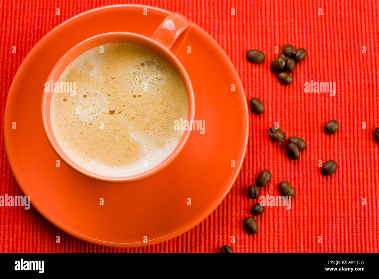 Tasse Kaffee in rot Stockfoto