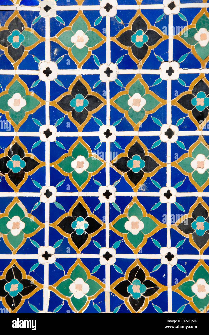 Geometrische Muster aus bunten Fliesen Nekropole Shah-i-Zinda Samarkand Uzbekistan Stockfoto
