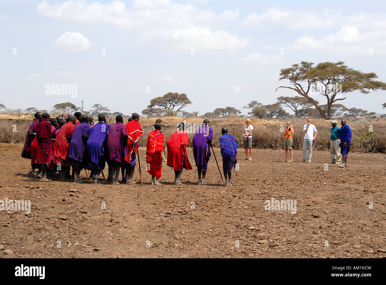 Maasai Tanz vor Touristen Amboseli-Nationalpark Kenia Stockfoto