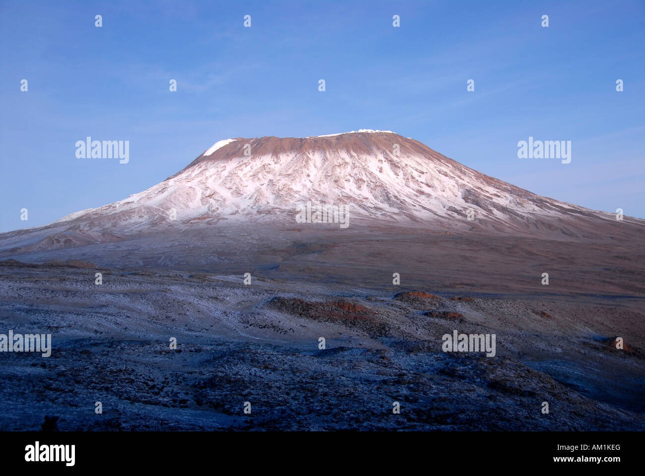 Neuschnee am Kilimanjaro Kikelewa-Route-Tansania Stockfoto