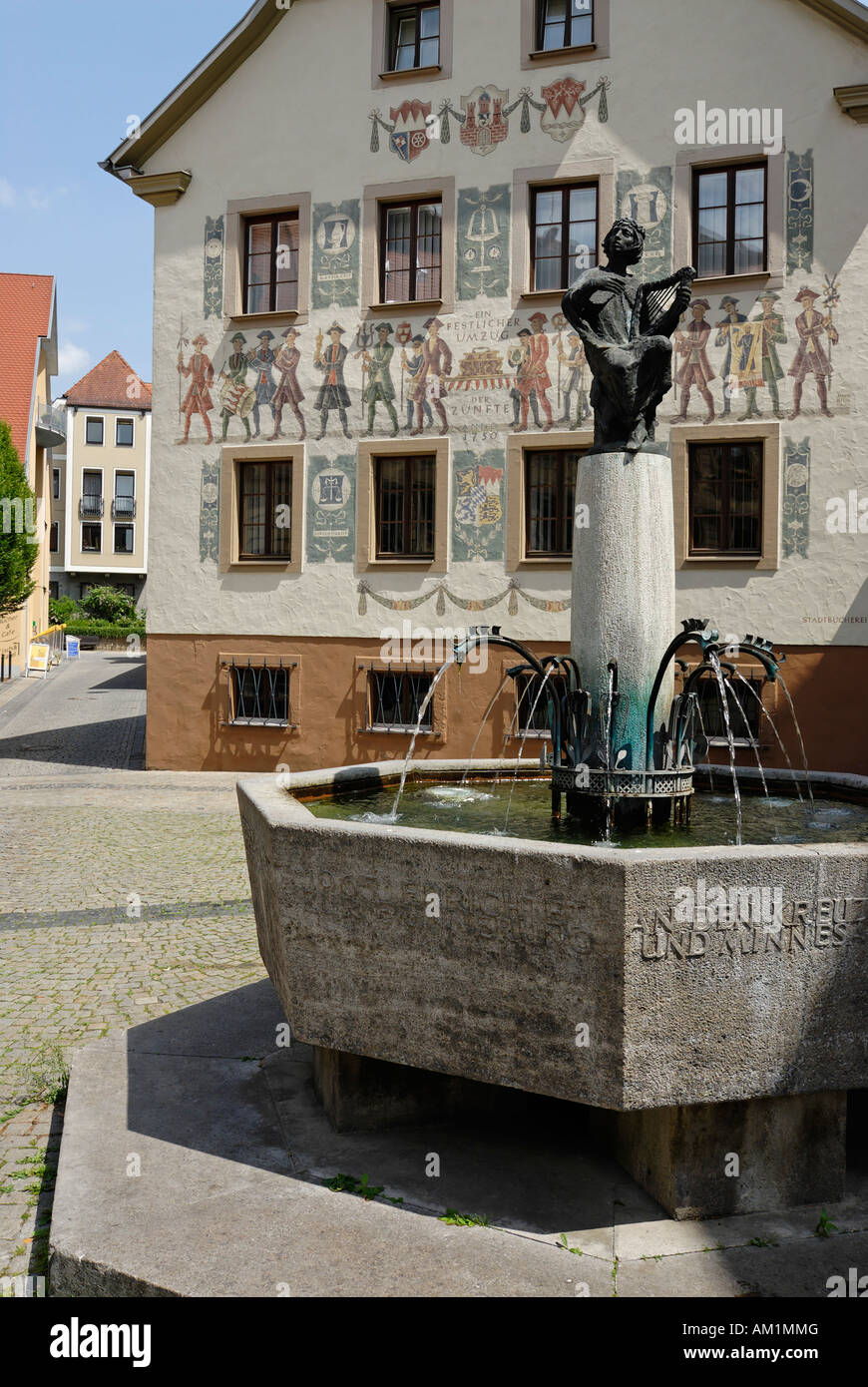 Minnesänger Brunnen mit Minnesänger am Rathausplatz Bad Kissingen Lower Franconia Bavaria Rhön Berge Deutschland Stockfoto