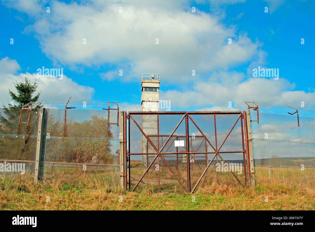 historischen Wachturm entlang der ehemaligen Grenze zwischen West nach Ost-Deutschland Rhön Franken Bayern Deutschland Stockfoto