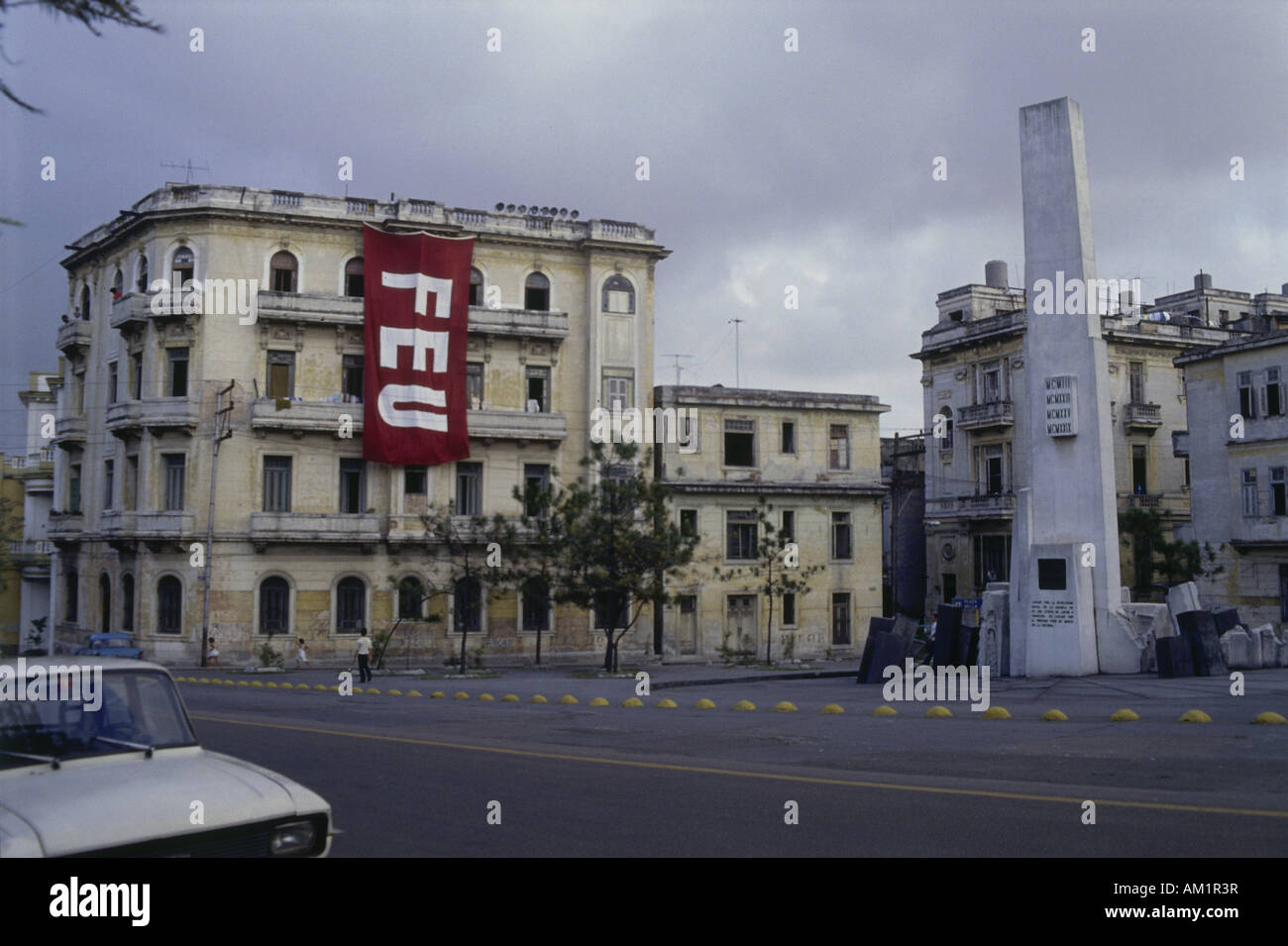 Geographie / Reisen, Kuba, Havanna, Straßenszenen, Haus mit Fahne des Studenten Organisation FEU, Mittelamerika, Denkmal, Stockfoto