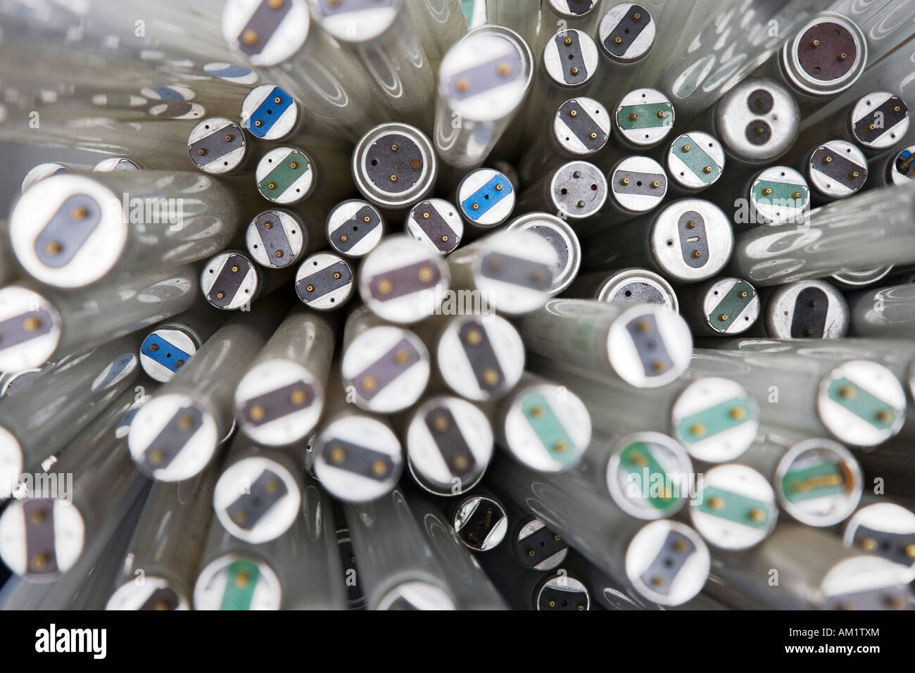 Gesammelt von Neonröhren an der recycling-station Stockfoto