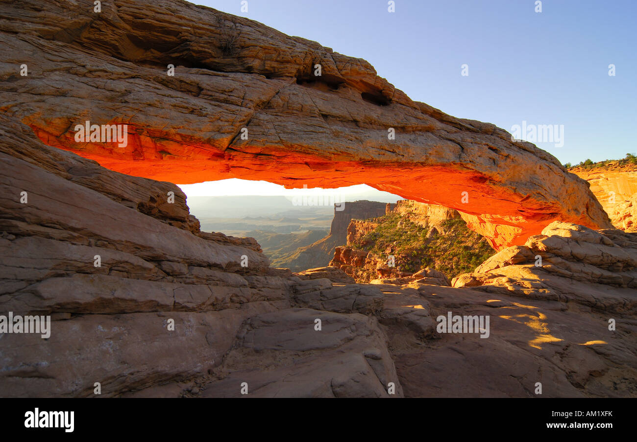 Mesa Arch im Morgengrauen, Canyonlands National Park, Utah, USA Stockfoto